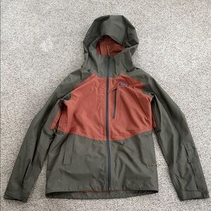 Patagonia Men's Powder town Green and Rust Performance Jacket